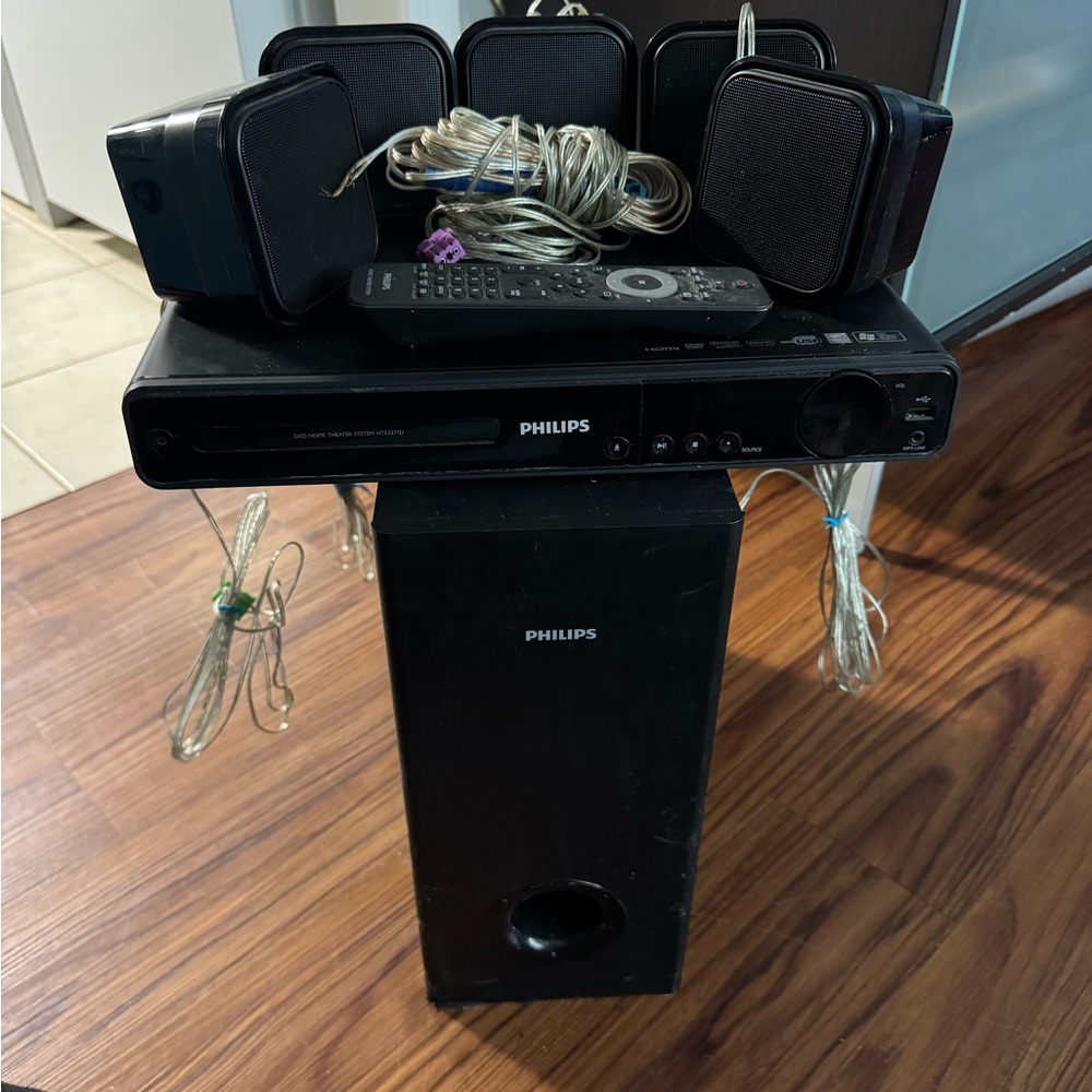 Philips Black Audio System with Speakers